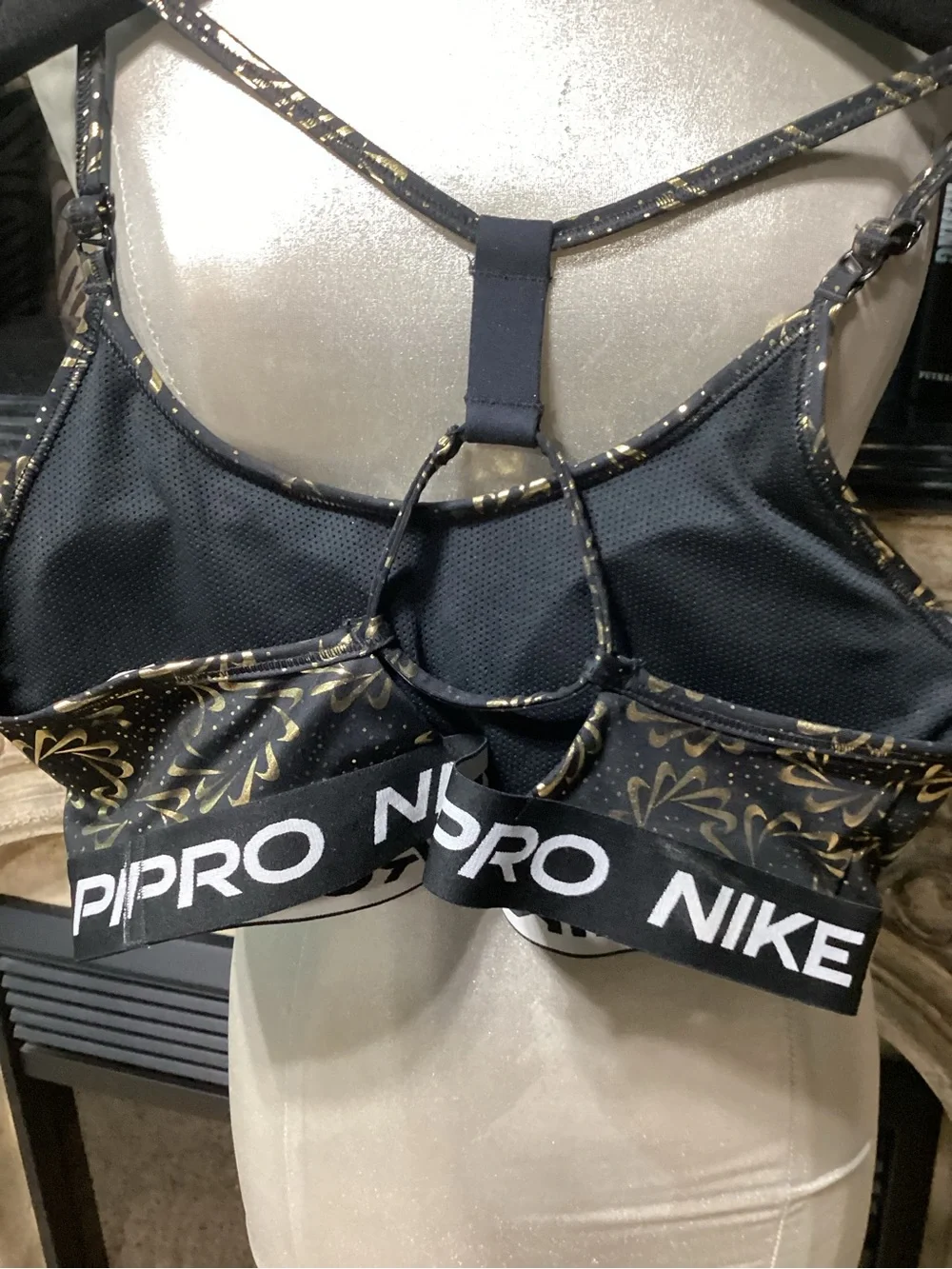 Wot  Nike metallic work bra